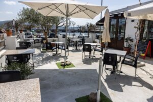 Terraza restaurante puerto arnela camariñas 4