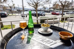 Terraza restaurante puerto arnela camariñas 8